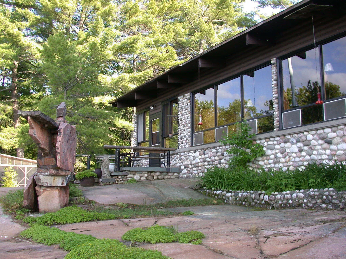 Shebanoning Main Lodge with hot tub and sauna on Georgian Bay waterfront, Killarney